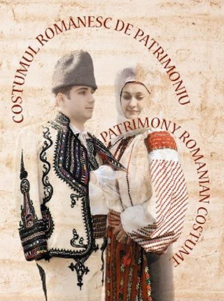 Cartea Costumul romanesc de patrimoniu - Ro+Eng Cartonat - Doina Isfanoni, Paula Popoiu de Paula Popoiu