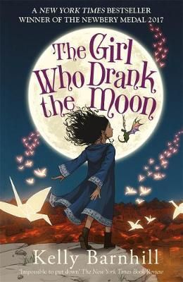 Cartea Girl Who Drank The Moon de Kelly Barnhill
