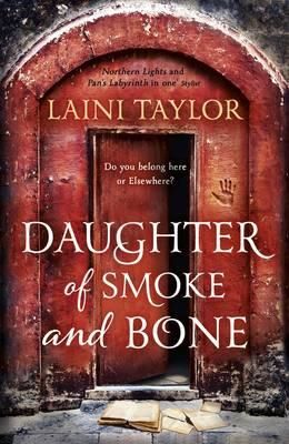 Cartea Daughter of Smoke and Bone de Laini Taylor