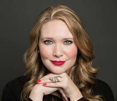 Portret Sarah J. Maas