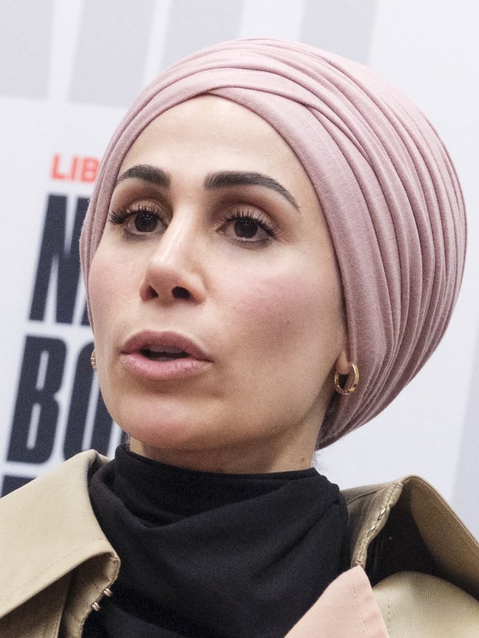 Portret Tahereh Mafi