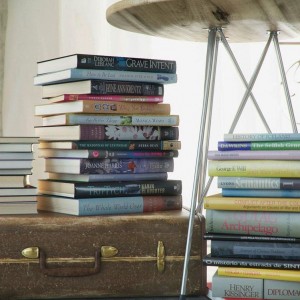 cropped-suitcase-side-table