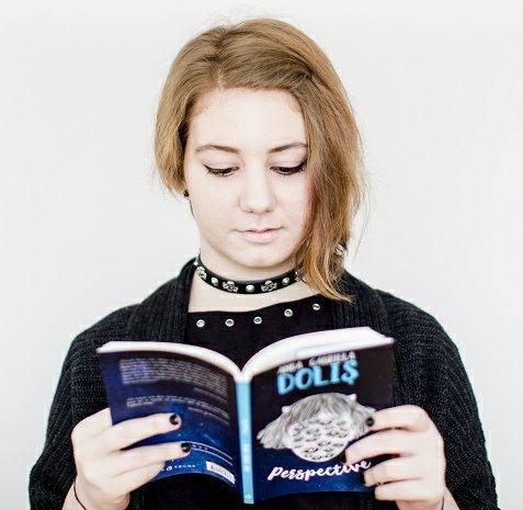 Interviu cu Anda Gabriela Doliș, autoarea cărții „Perspective”
