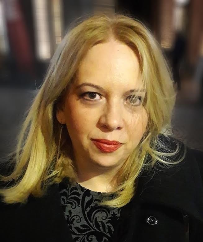 Interviu cu Mirela Lungu, autoarea cărții „Visul unei nopți pe Facebook”