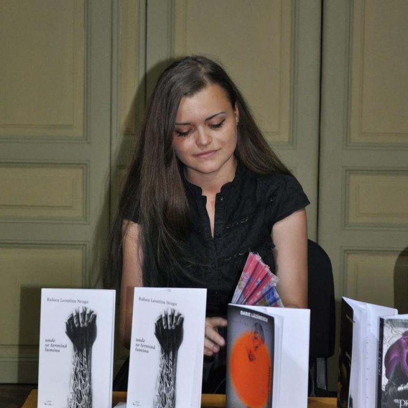 Interviu cu Raluca Neagu, autoarea cărții „Unde se termină lumina”
