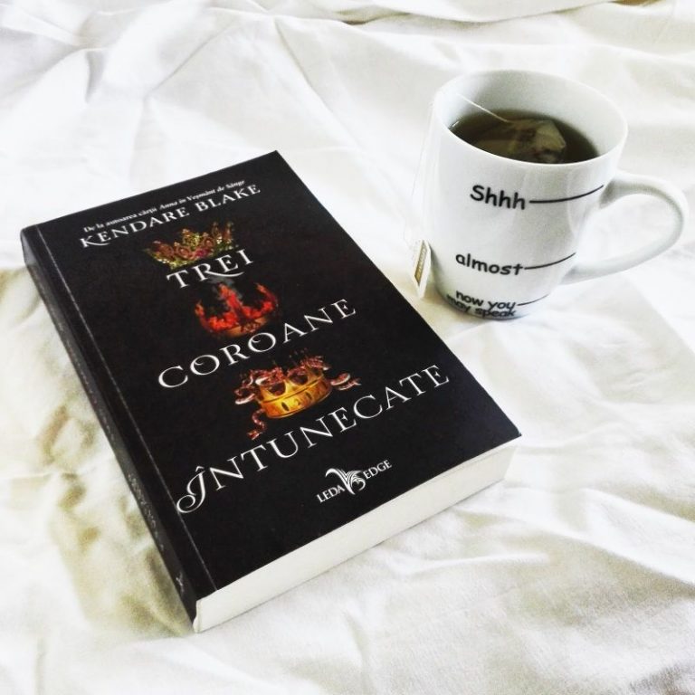 Recenzie „Trei coroane întunecate” de Kendare Blake
