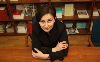Interviu cu Ioana Crihană, autoarea cărții ”Julie cea Săltăreață și Vecinul Cioc-Cioc”