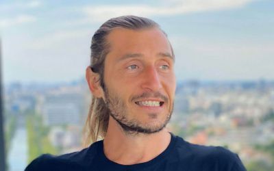 Interviu cu Stoian G. Bogdan, autorul cărții ”Când inspiri mă iubești, când expiri mă adori”