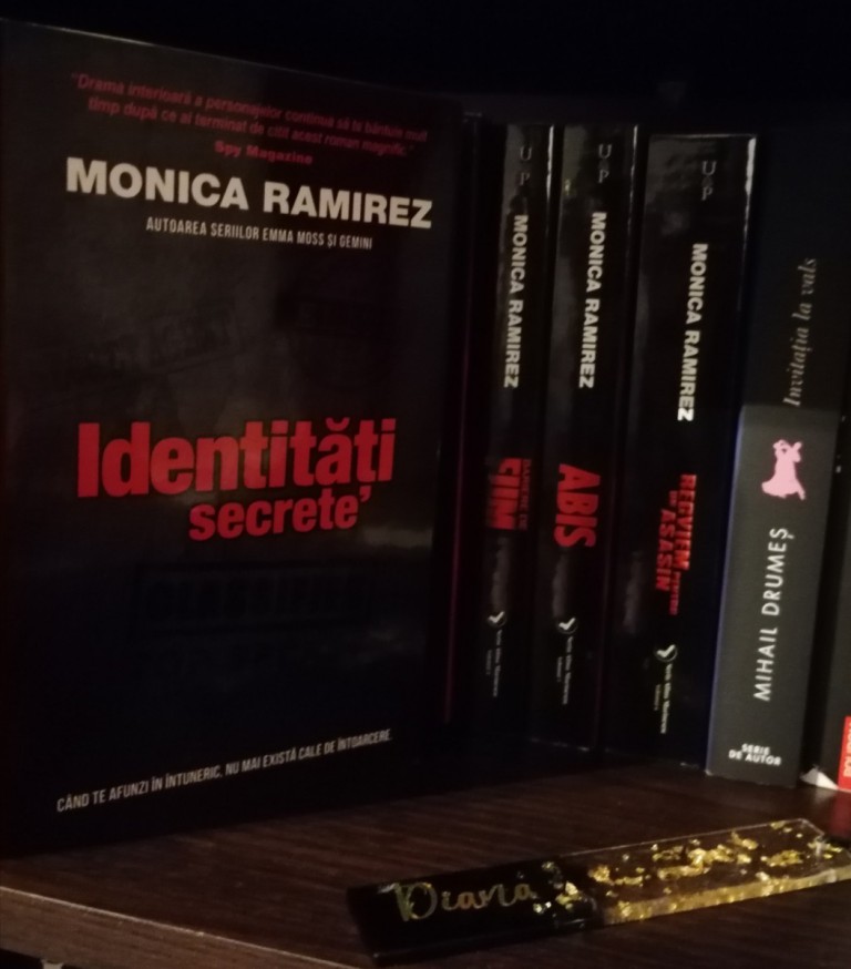 Recenzie „Identități secrete” de Monica Ramirez