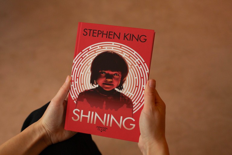 Recenzie „Shining” de Stephen King