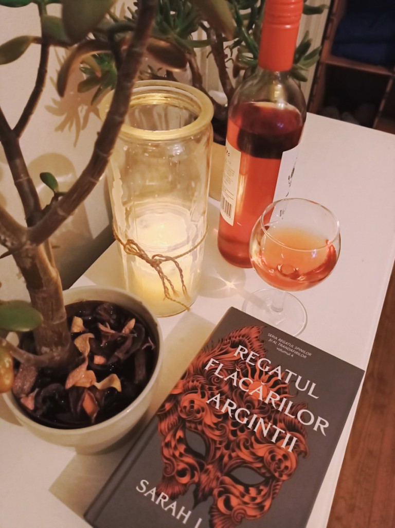 Recenzie „Regatul flăcărilor argintii” de Sarah J. Maas